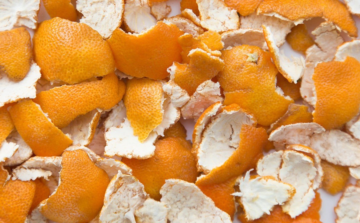 Пригодятся в домашнем быту и на кухне: 5 причин не выкидывать мандариновые корки