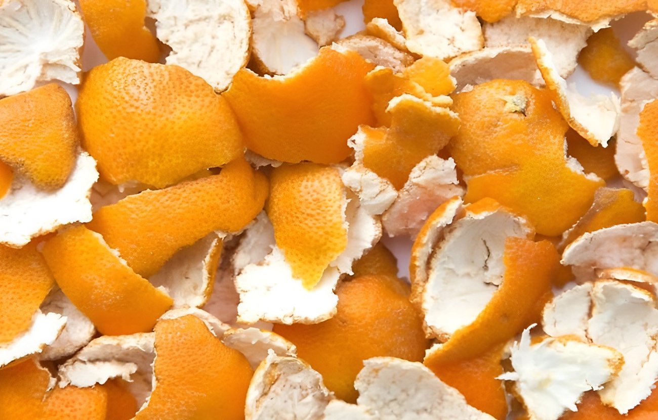 Не выбрасывайте апельсиновую кожуру: 10 способов использования на кухне и в быту