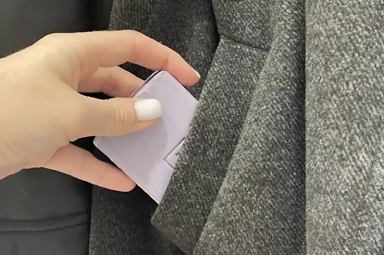 Зачем опытные хозяйки кладут мыло в карман пальто: одежда прослужит дольше