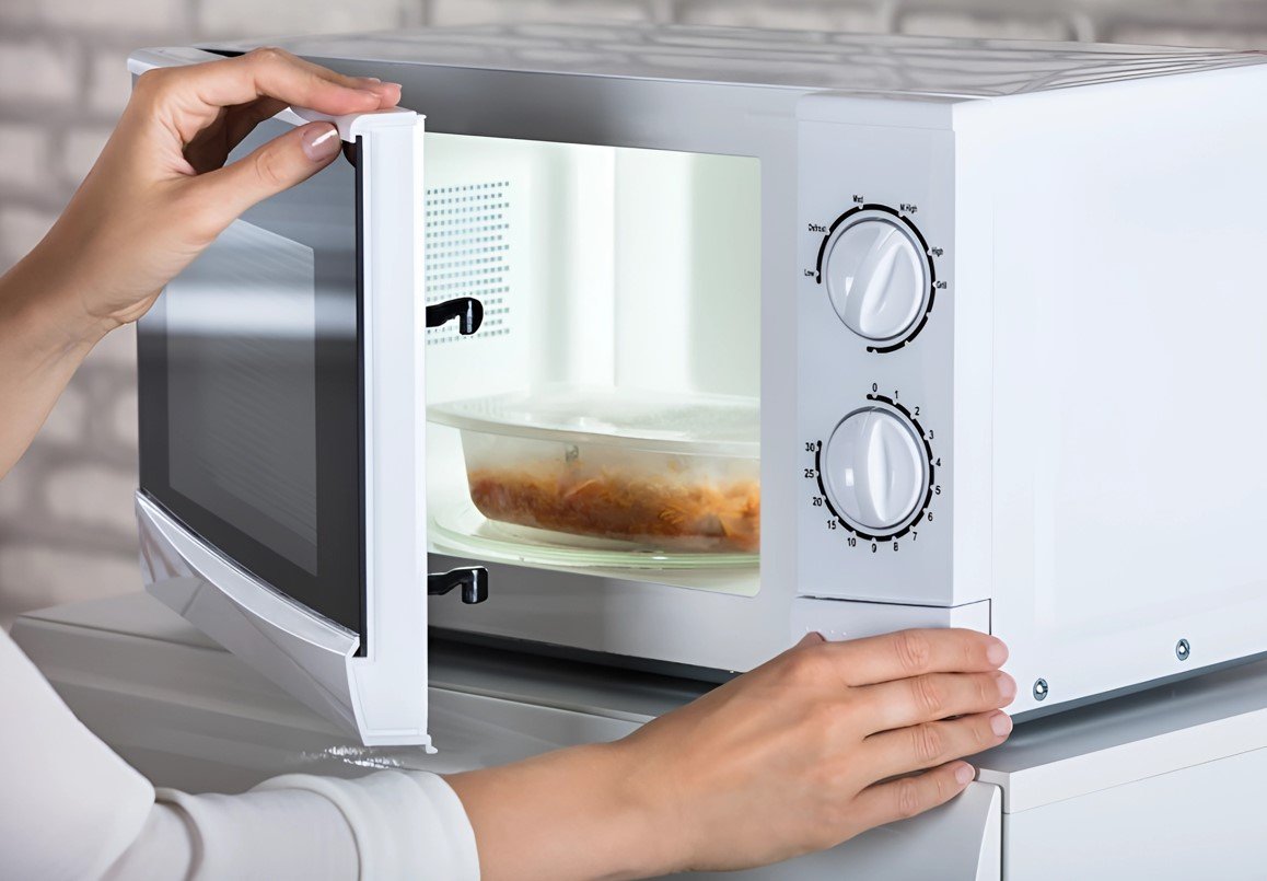 Как еще хитрые хозяйки используют микроволновую печь: 12 советов для дома и кухни
