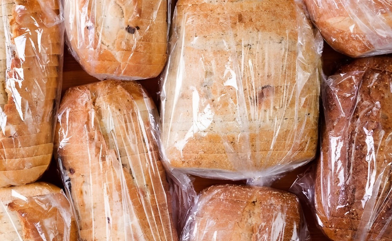 Не выкидывайте хлебные упаковки: 7 полезных способов использования дома и на кухне