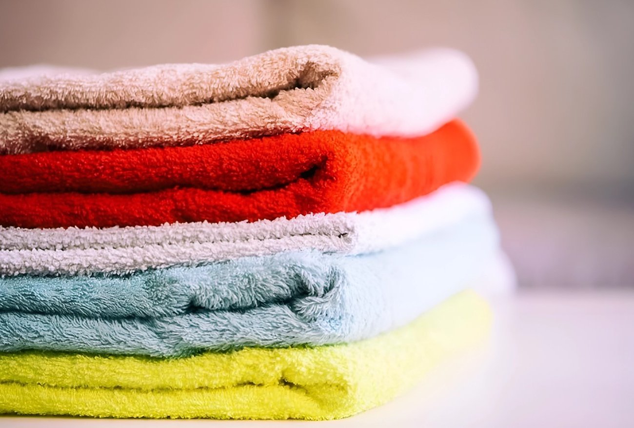 Не выкидывайте старые полотенца: 11 полезных способов применения дома и на кухне