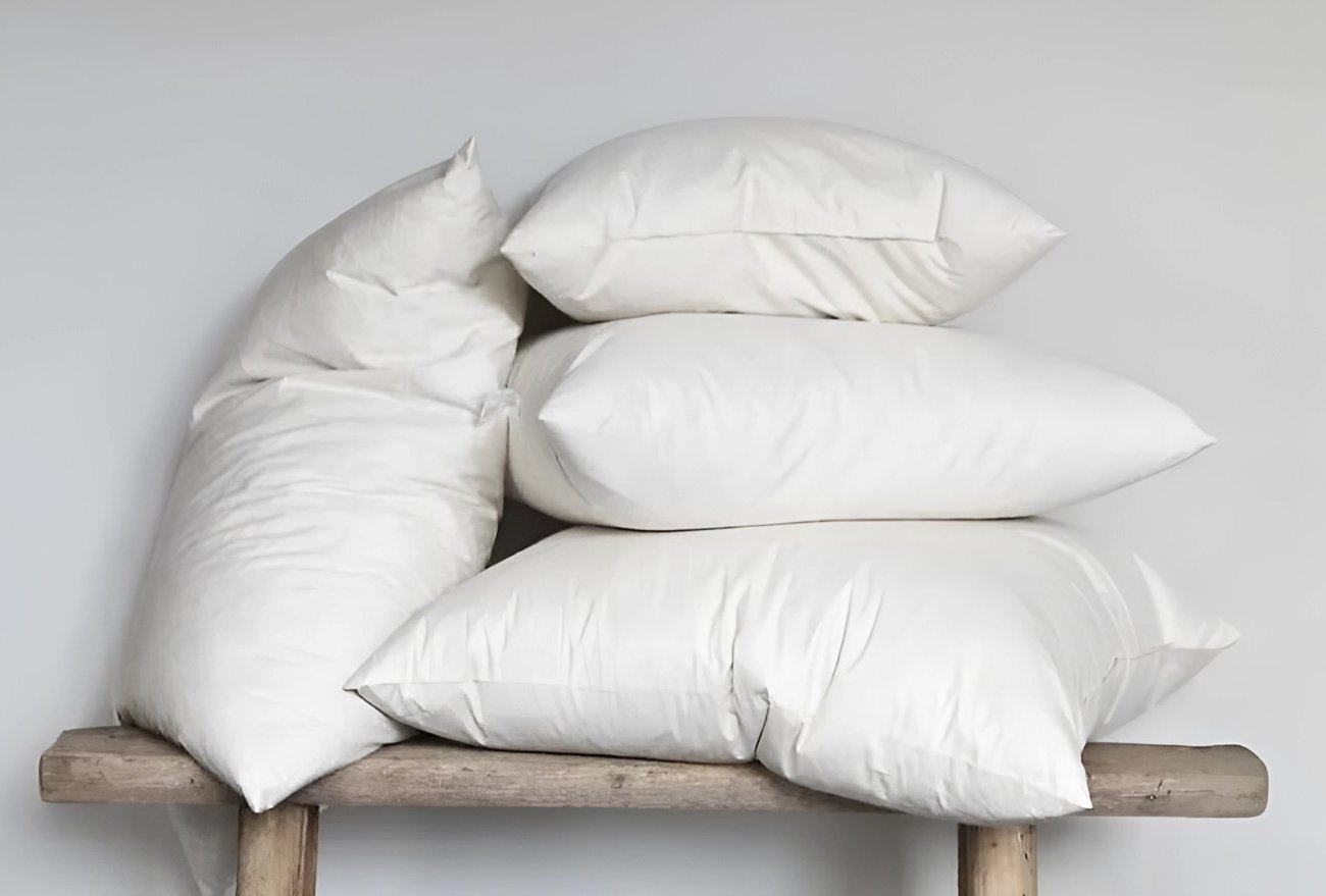 Почему хитрые хозяйки не выкидывают старые подушки: 8 эффективных способов использования в быту