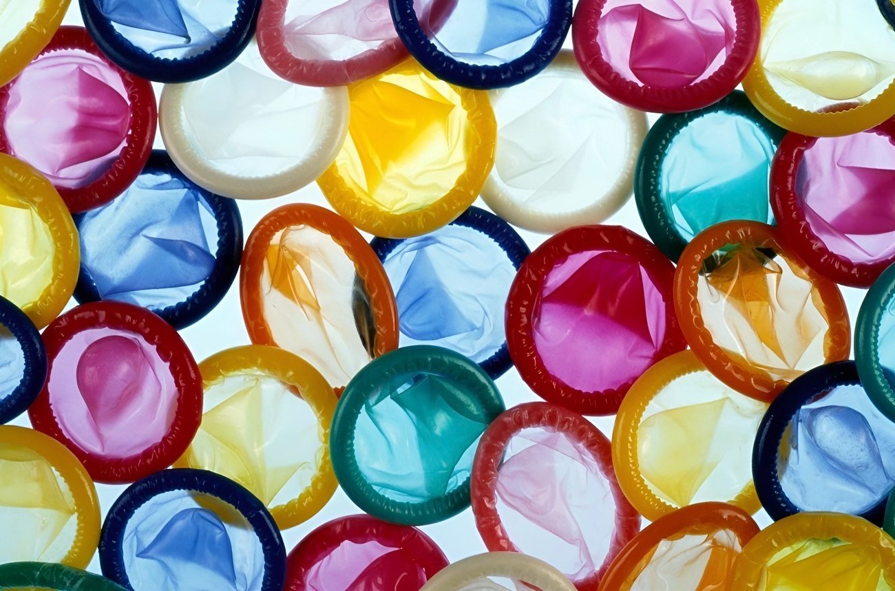 Как еще можно использовать презервативы: 8 полезных лайфхаков для дома и путешествий