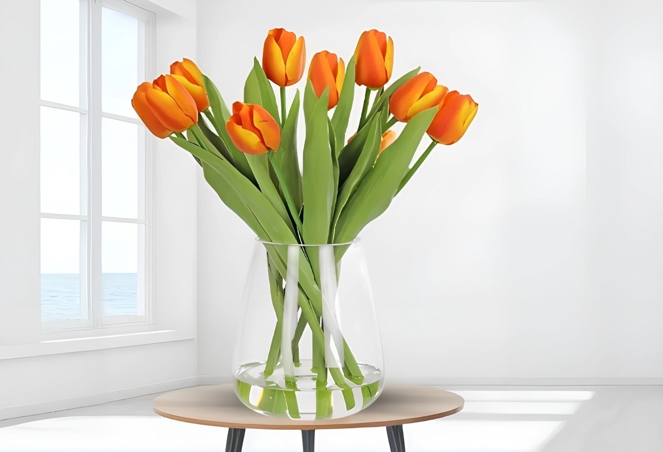 Куда нельзя ставить вазу с цветами: флорист назвал одно опасное для растений место