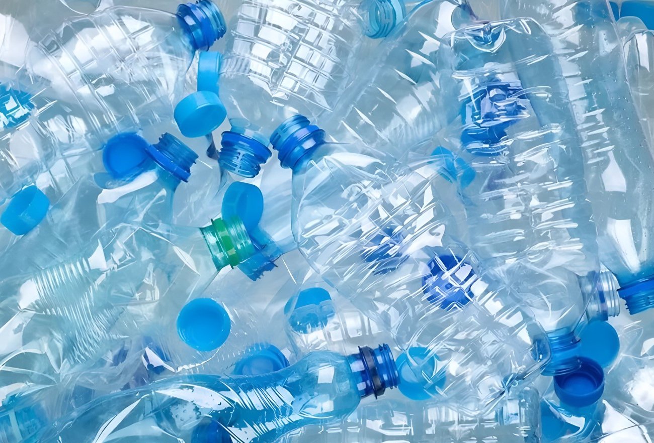Не выбрасывайте накопившиеся пластиковые бутылки: 10 ситуаций для использования дома и на кухне