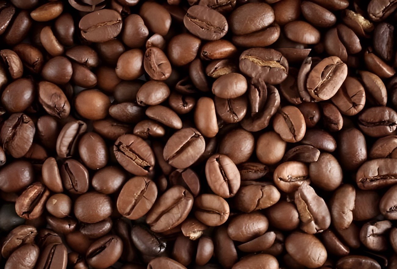 Аромат кофейных зерен продержится дольше: запомните этот способ хранения