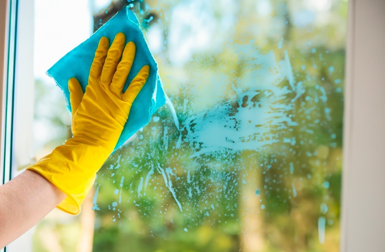 Многие хозяйки до сих моют окна неправильно: запомните эти 7 важных правил уборки