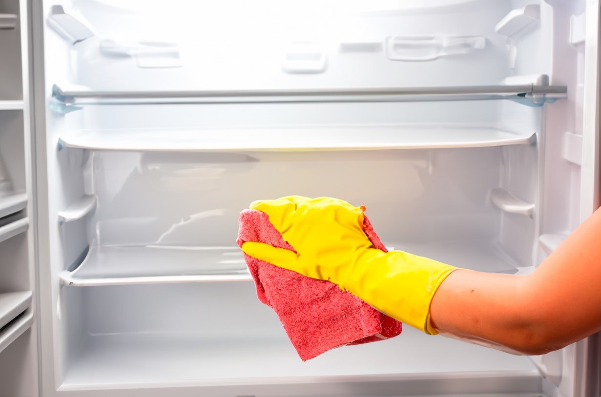 Из холодильника пропадет неприятный запах: используйте эти доступные бытовые растворы