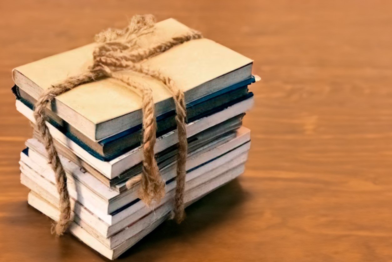 Не спешите выбрасывать старые книги: запомните 6 способов эффективного использования