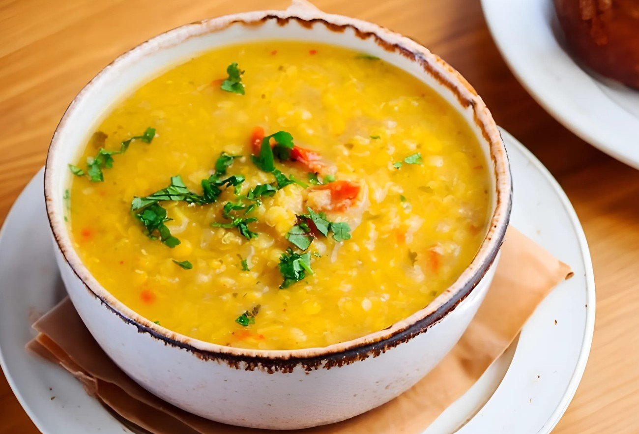 Гороховый суп удивит своим изысканным вкусом: попробуйте этот 5-минутный рецепт приготовления