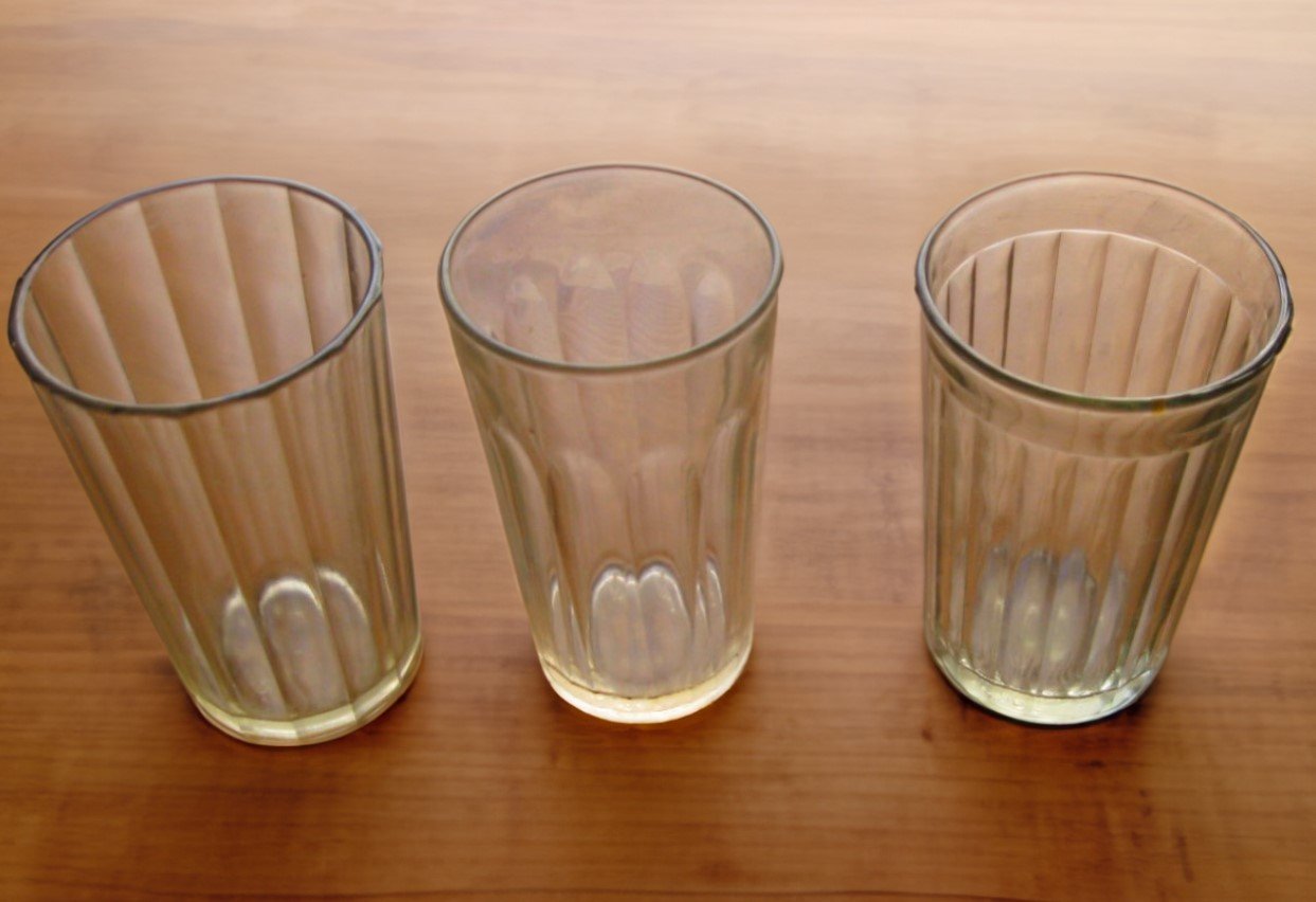 Не выкидывайте старые стеклянные стаканы: 10 способов применения в дома и на кухне