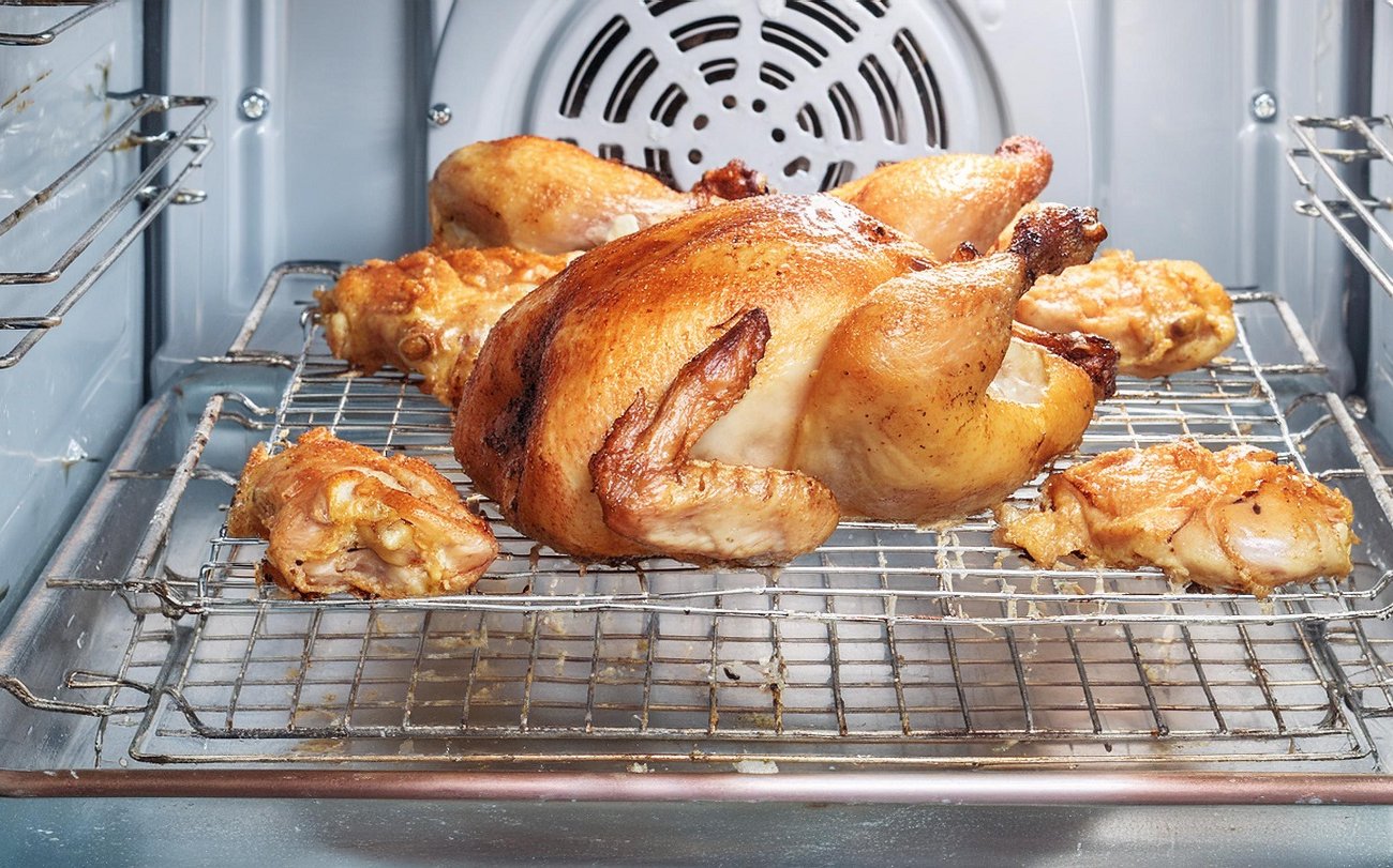 Курица запечется с неописуемо вкусной корочкой: запомните эти секреты приготовления