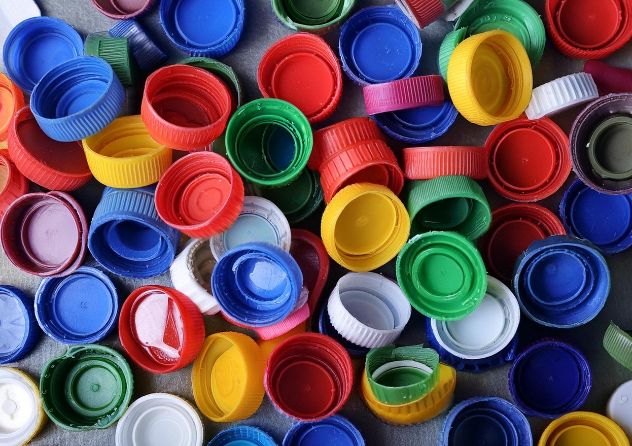 Почему хитрые хозяйки собирают крышки от пластиковых бутылок: незаменимая польза круглый год