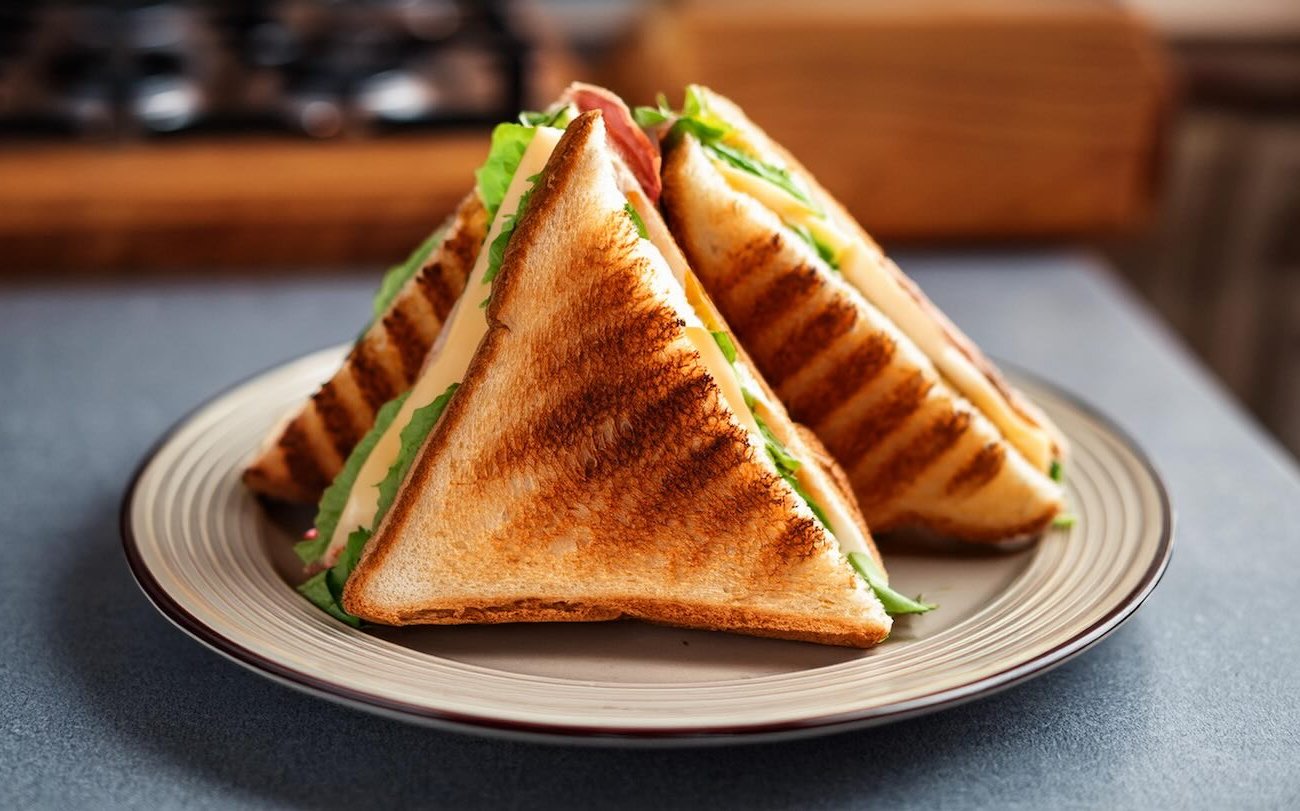 Вкус бутербродов улучшится в разы: секрет правильной нарезки для улучшения вкуса