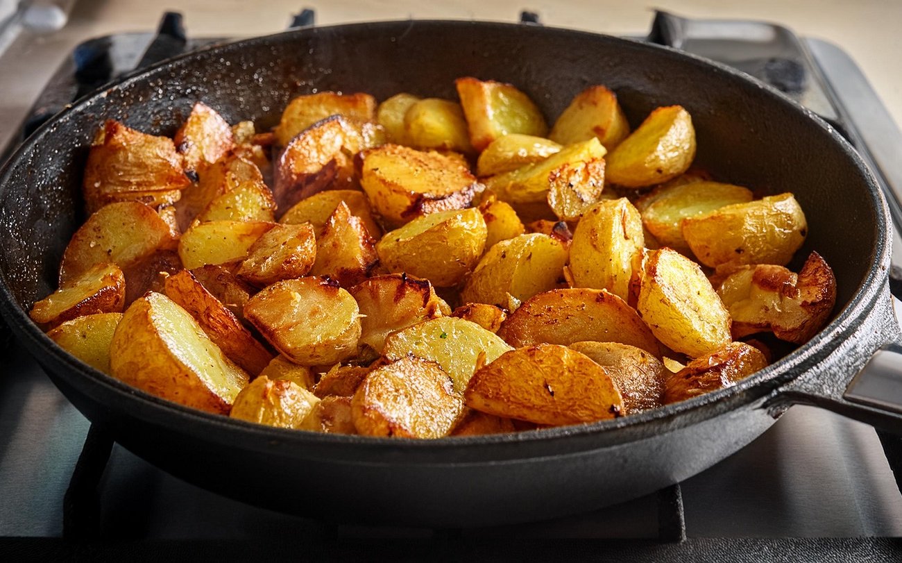 Жареная картошка будет с хрустящей корочкой и нежной серединой: запомните 4 этапа приготовления