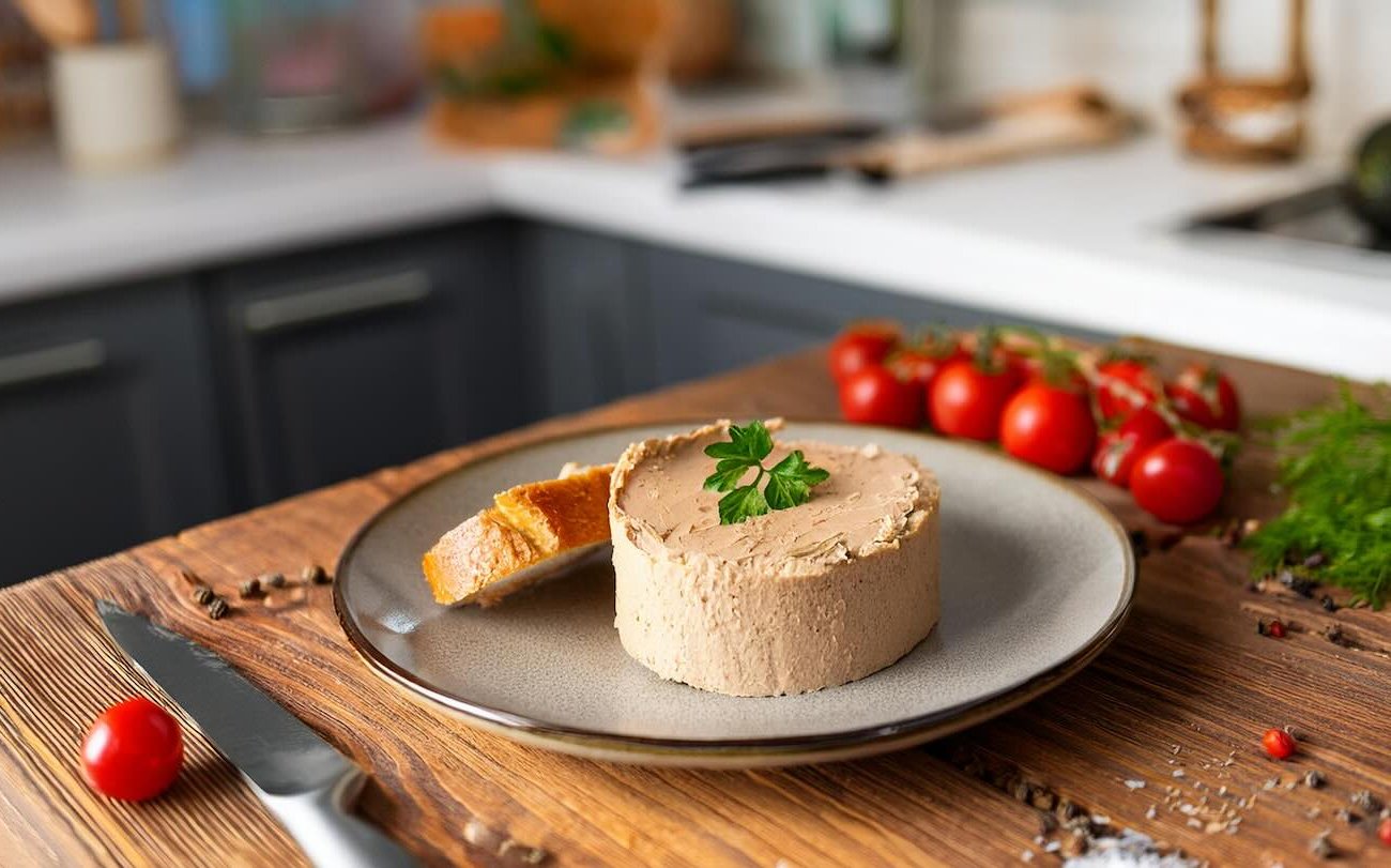 Куриный паштет, от которого все в восторге: куриная грудка и масло творят чудеса