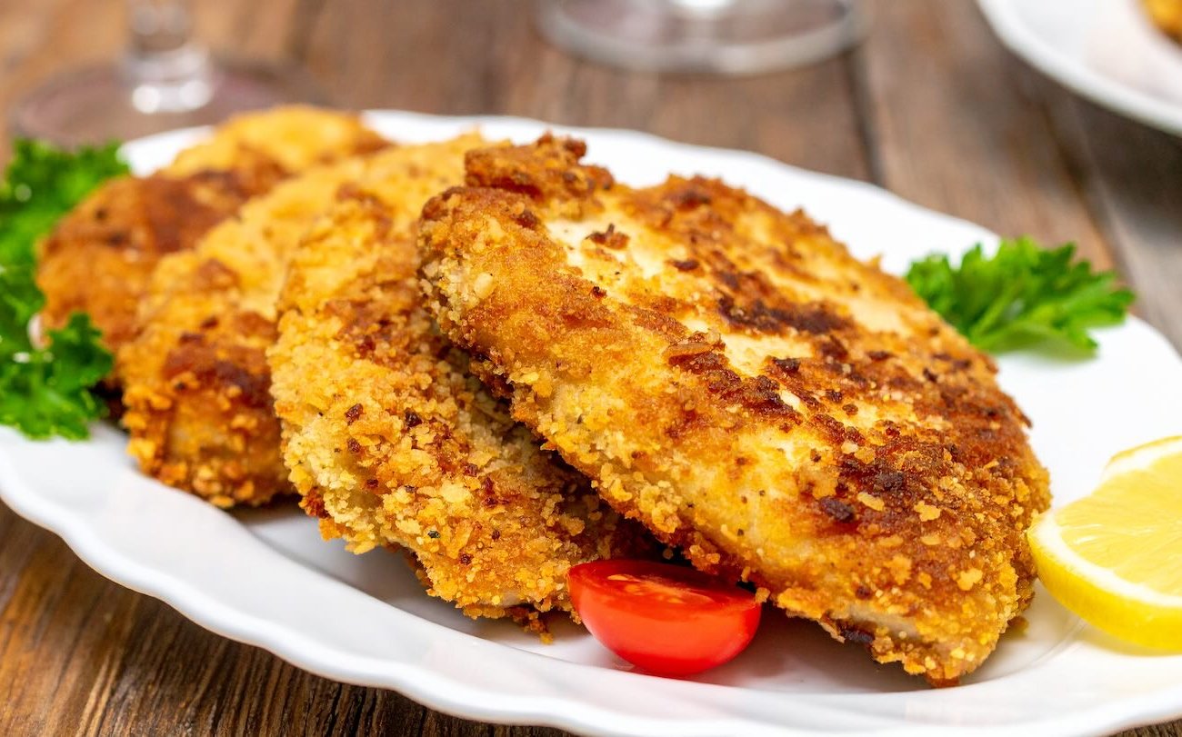 Куриные бедра превращаю в нежные отбивные с золотистой корочкой: мясо тает во рту