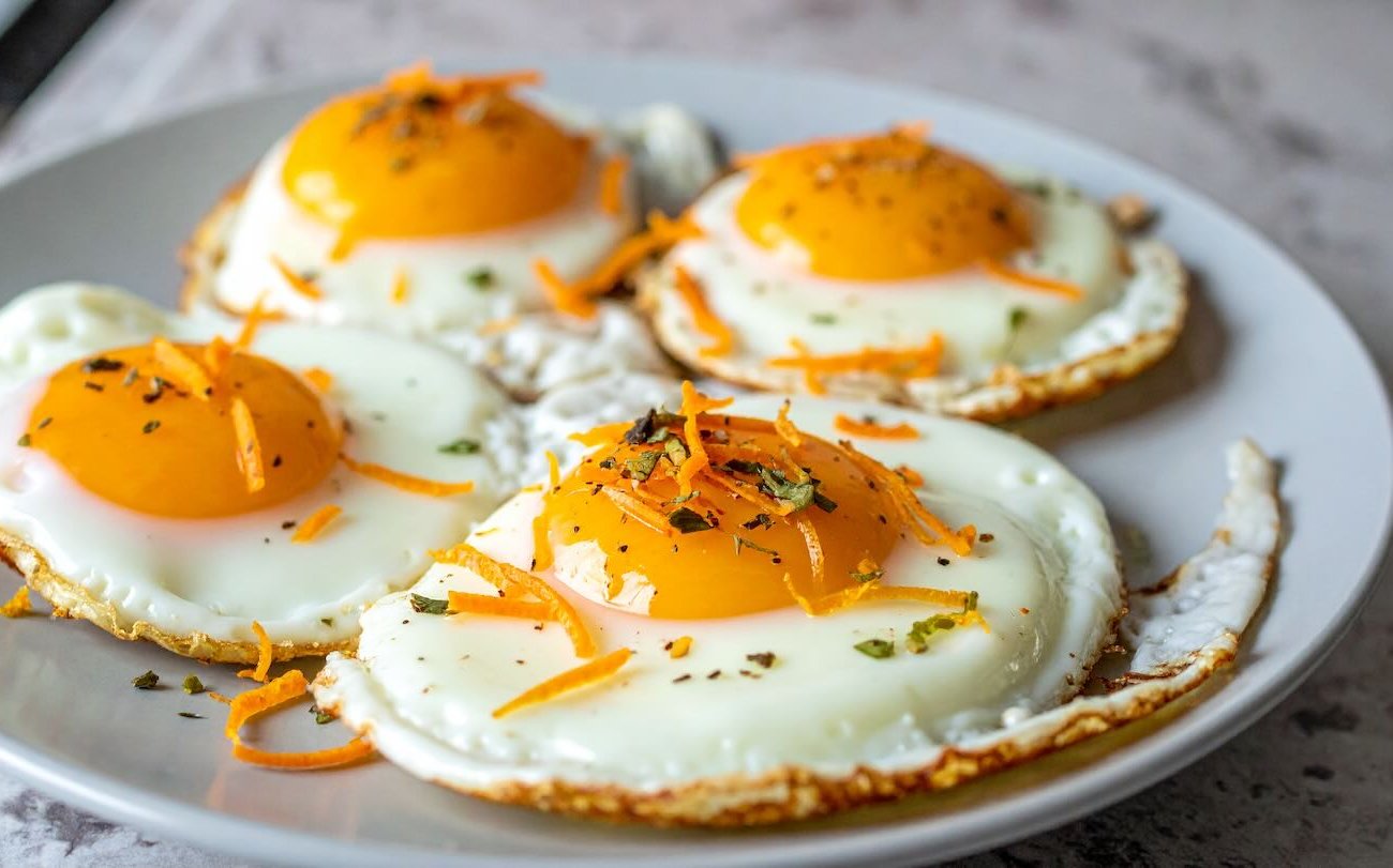 Глазунья заиграет новым вкусом: цедра апельсина превращает завтрак в кулинарный шедевр