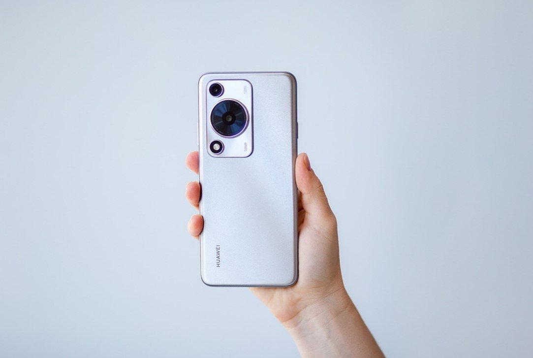 Как платить в Беларуси смартфоном Huawei: обзор 4 сервисов бесконтактной оплаты