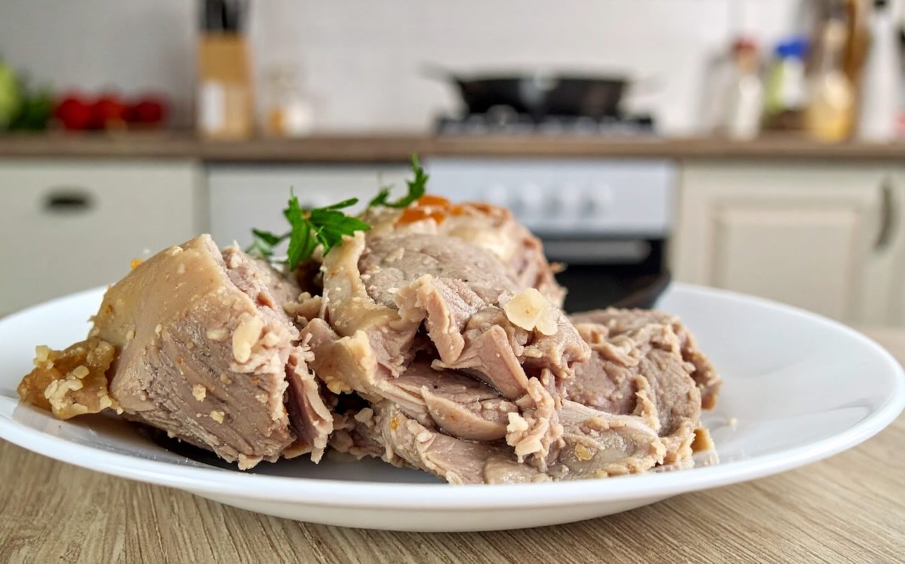 Даже жесткое мясо станет мягче масла после варки: три секрета приготовления от шеф-поваров