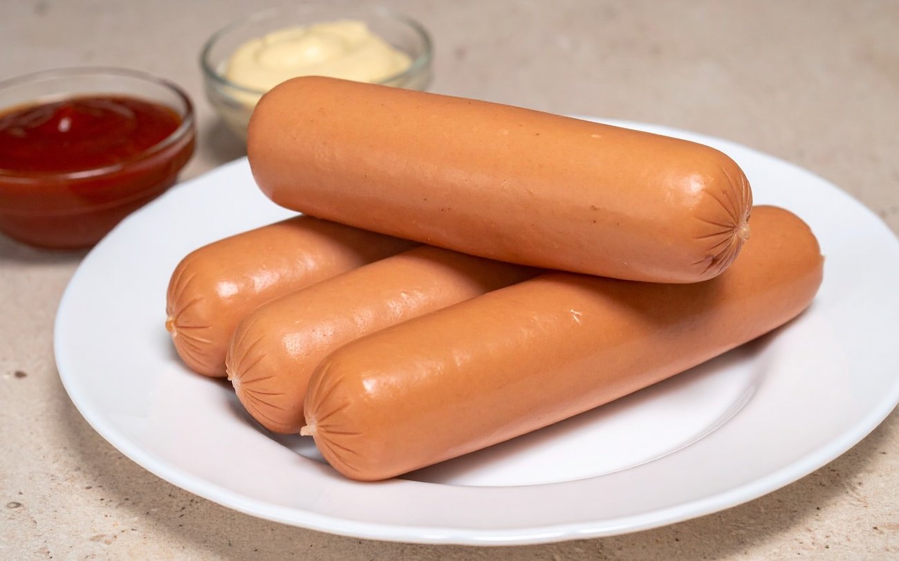 Сосиски станут в разы вкуснее: простая хитрость при варке