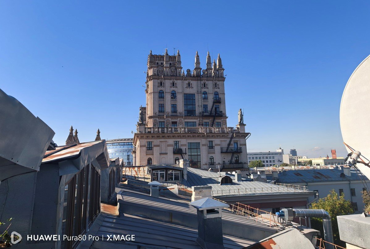 Неожиданные ракурсы Ворот Минска: взгляд через камеру Huawei Pura 80 Pro