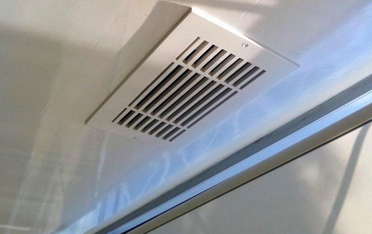 Вентиляционная решетка очистится за минуту без снятия: запомните простой способ