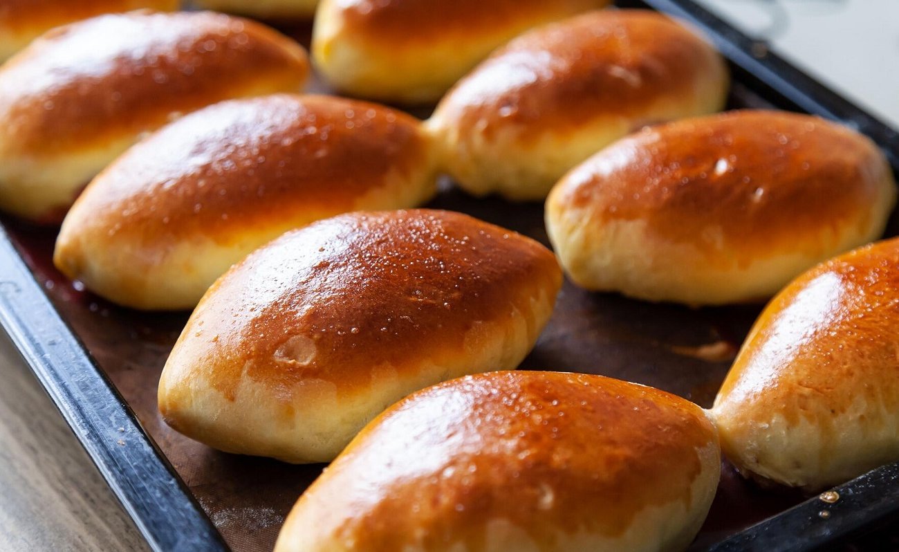 Пирожки в духовке приготовятся румяными как на картинке: способы получить румяную корочку без хлопот