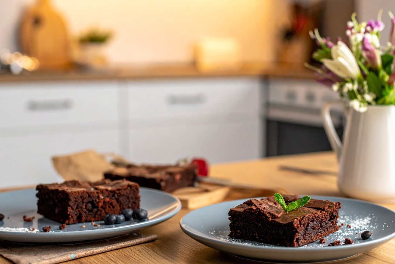 Брауни получается нежным как облако: рецепт идеальной текстуры с солёной карамелью