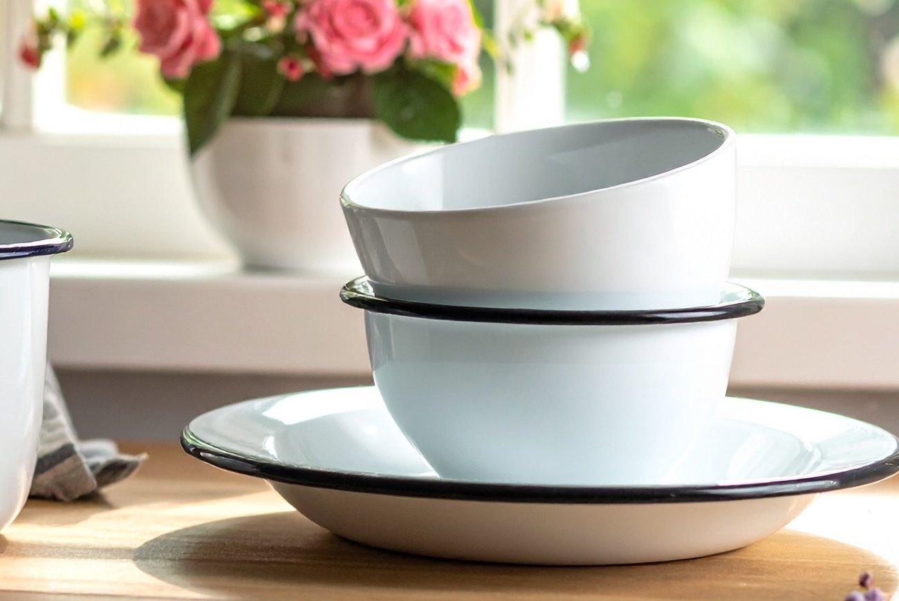 Эмалированная посуда будет как новая: 5 быстрых способов отчистить застарелый нагар