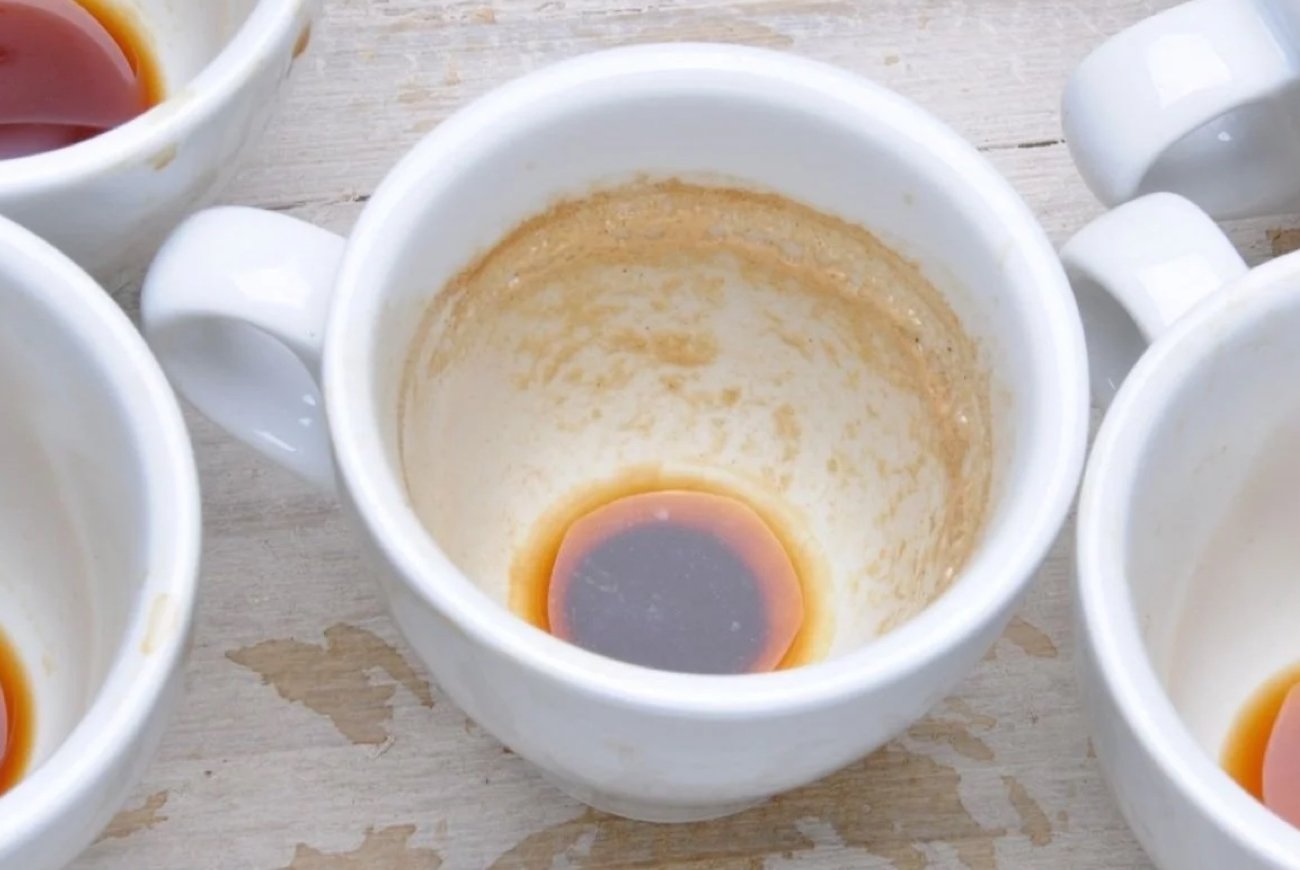 Кружки снова сверкают как новые: быстрый способ удаления чайного налета без химии