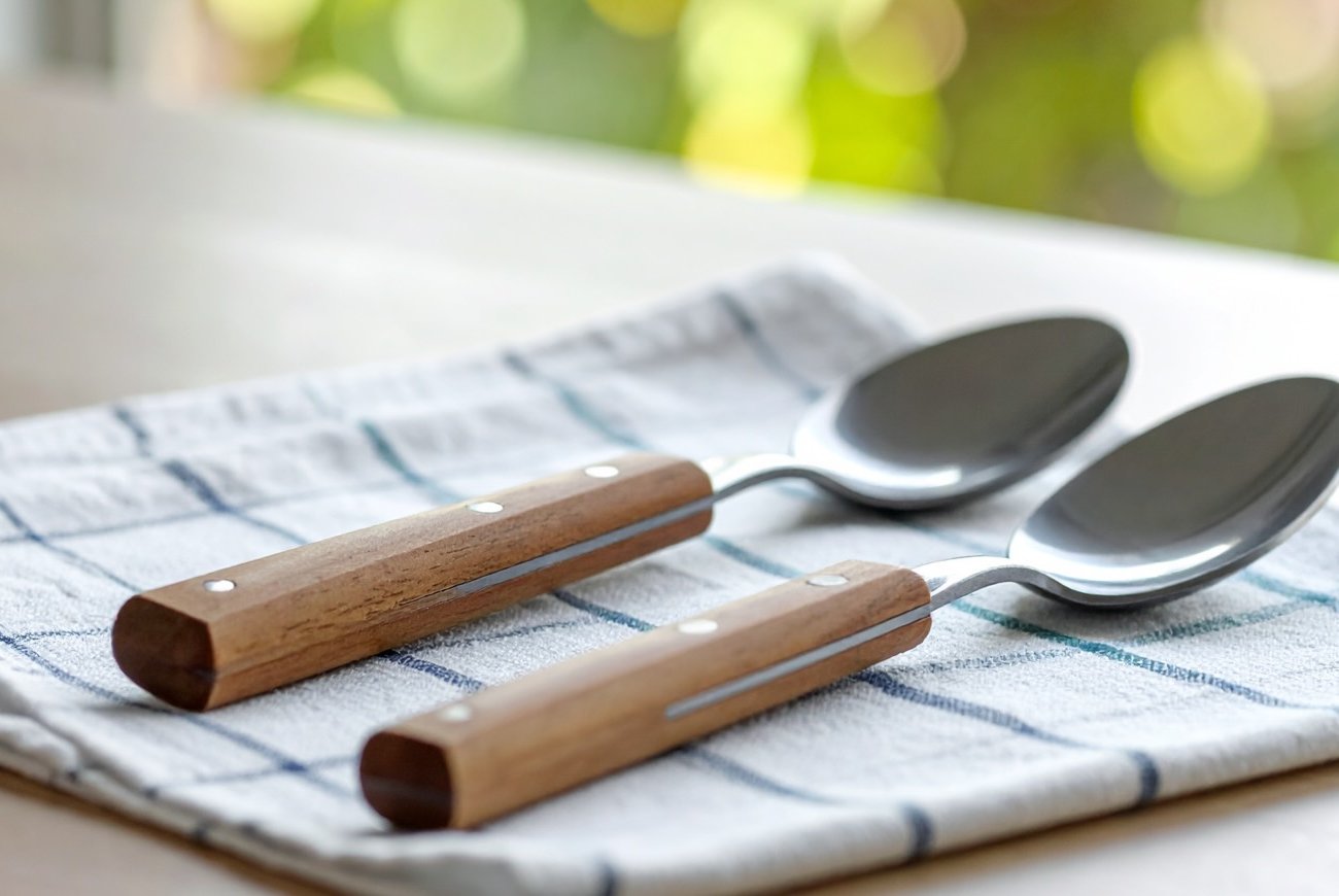 Ложки и вилки засияют как новые: необычный способ очистки с помощью обычной фольги