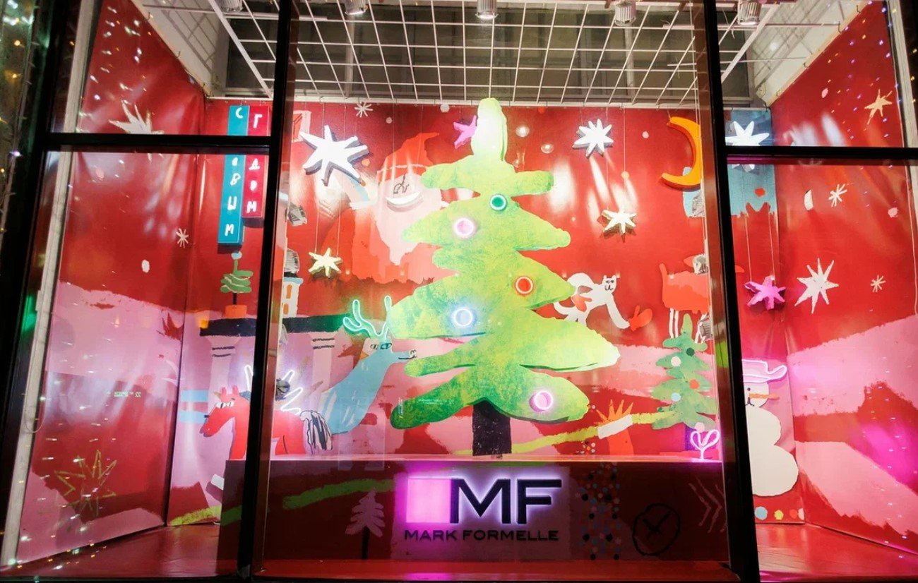 ГУМ открыл новогоднюю витрину из арт-объектов. Смотрите, как красиво