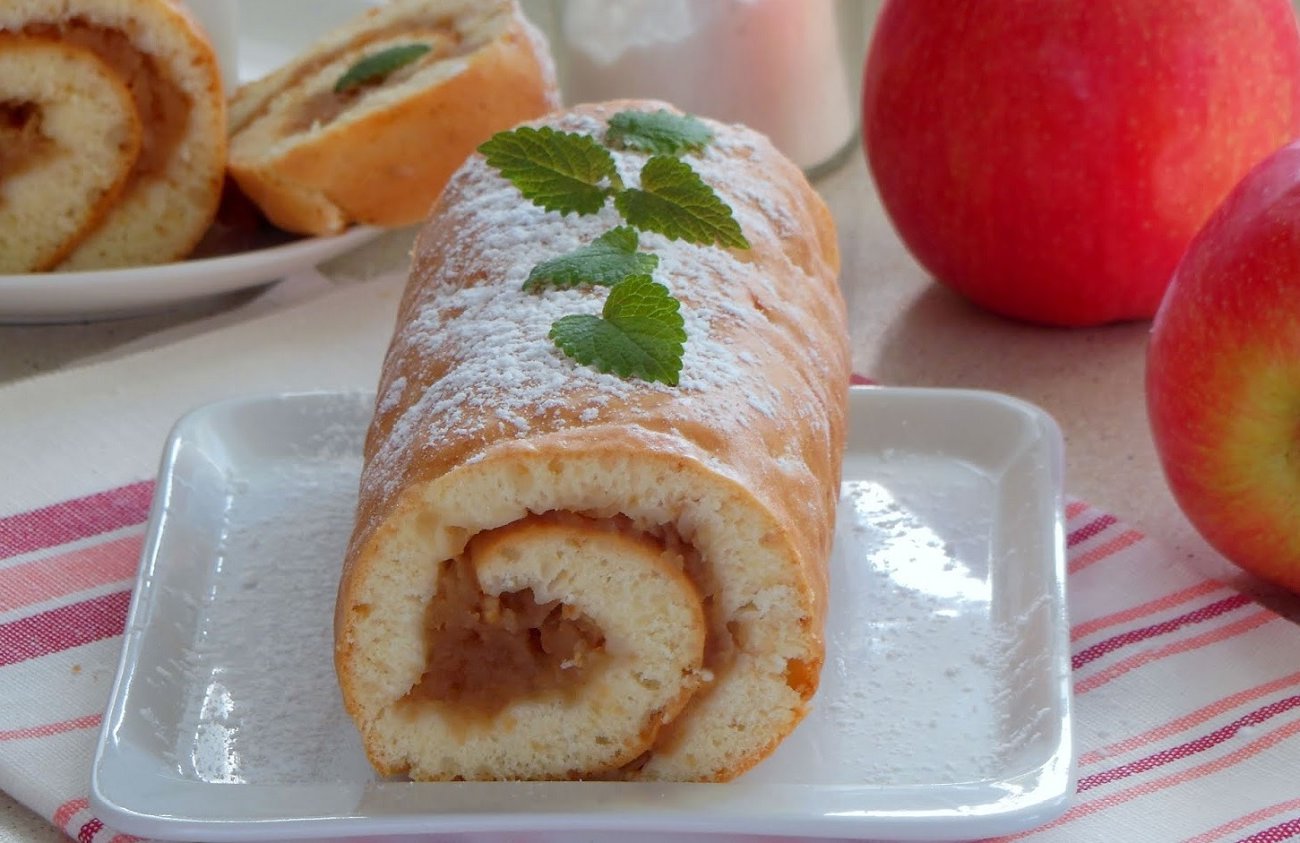 Яблочный рулет станет вашим коронным десертом: простой рецепт с потрясающим результатом