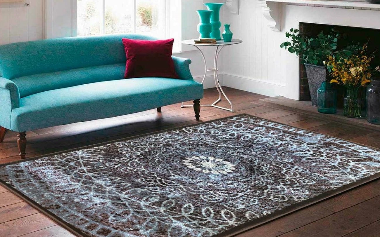 Ковер будет чистым и свежим без стирки: 2 простых способа избавиться от пятен и грязи