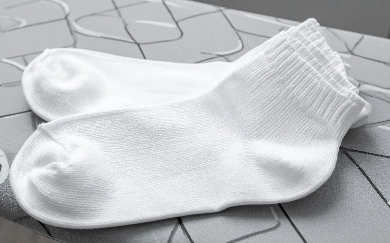 Возвращаю носкам первоначальную белизну домашним отбеливателем: копеечный способ с перекисью