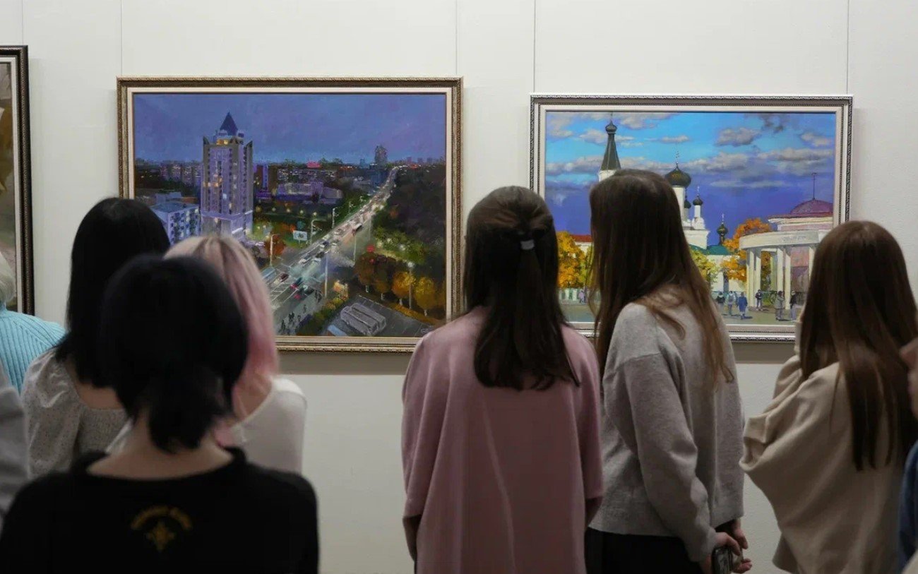 Искусство без границ: на выставке в Могилеве объединили художников из шести стран