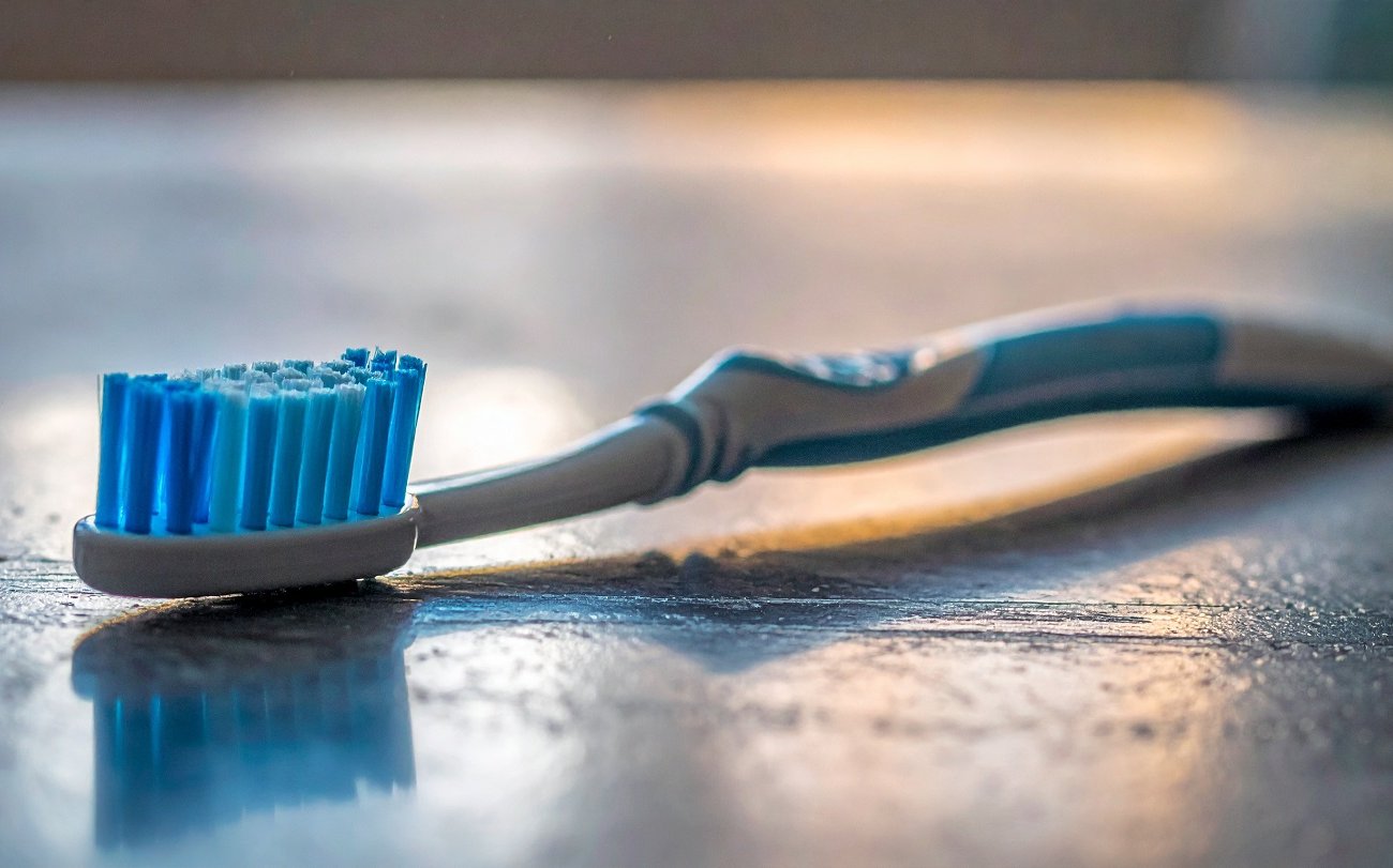 Зубные щетки получат вторую жизнь: хитрые способы применения в быту