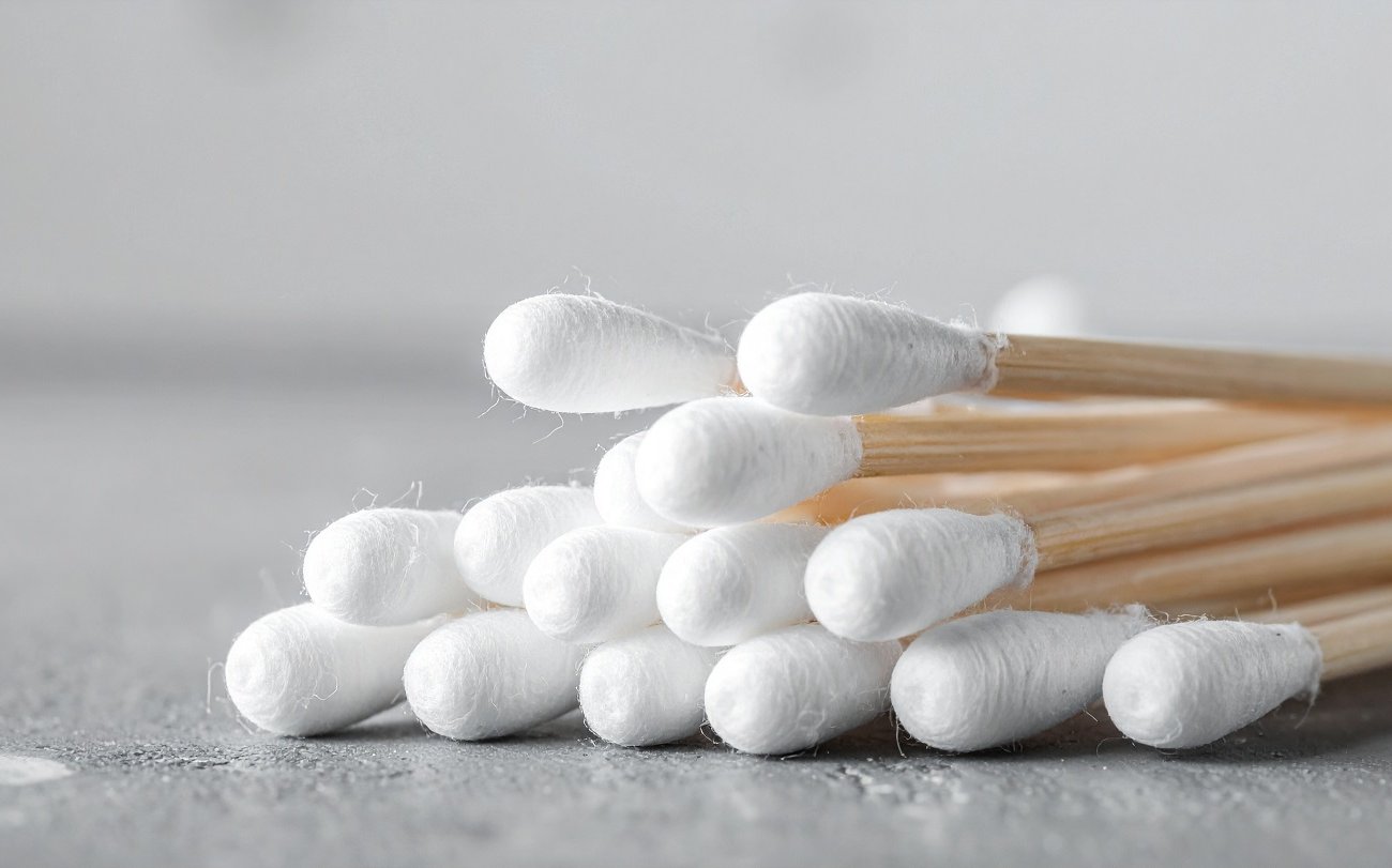 Забудьте о ватных палочках для чистки ушей: запомните, в чем их опасность