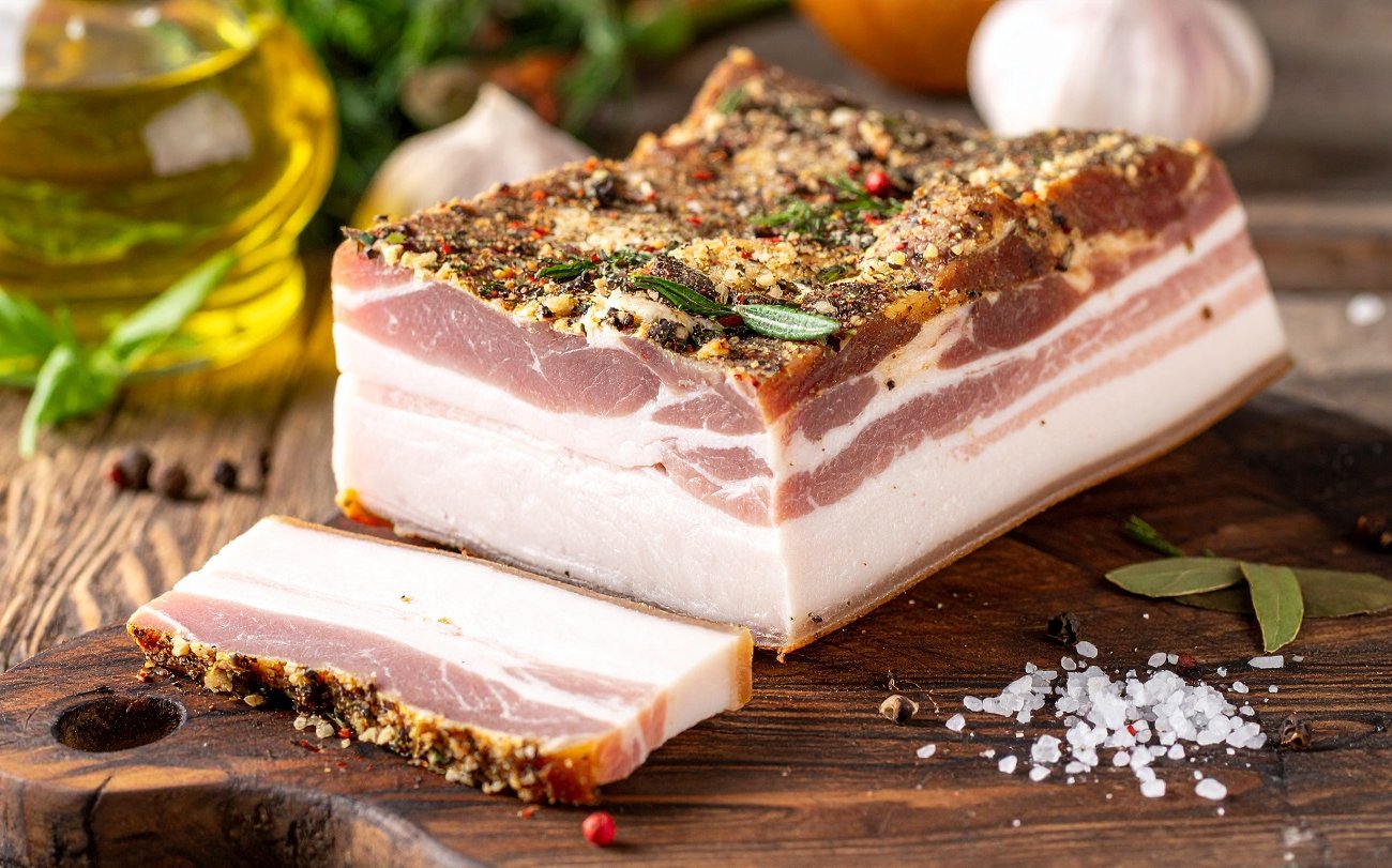 Идеальное сало без лишних усилий: запомните простую хитрость правильного маринования