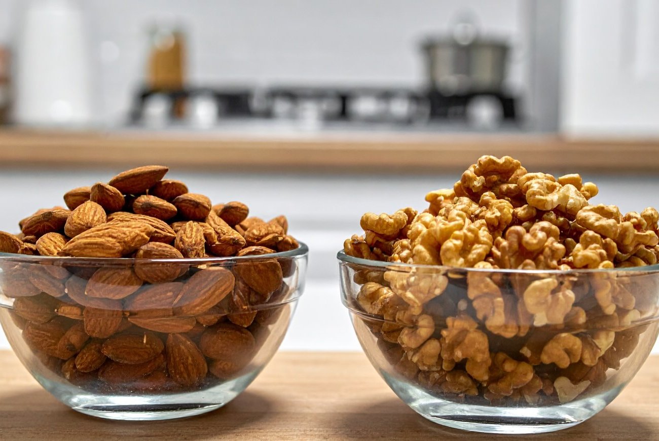 Миндаль или грецкие орехи: запомните полезные свойства двух продуктов