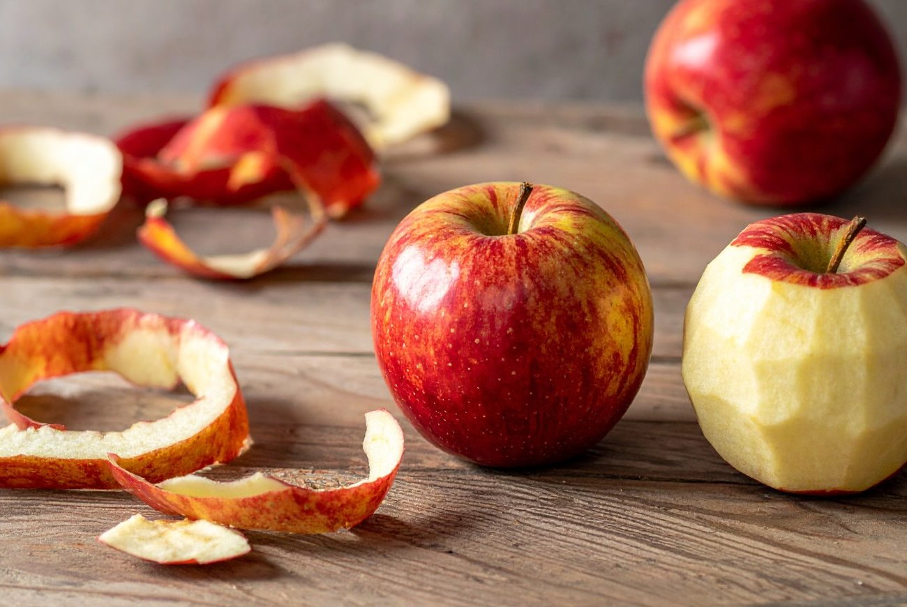 Яблочная кожура пригодится в хозяйстве: запомните необычные способы ее использования