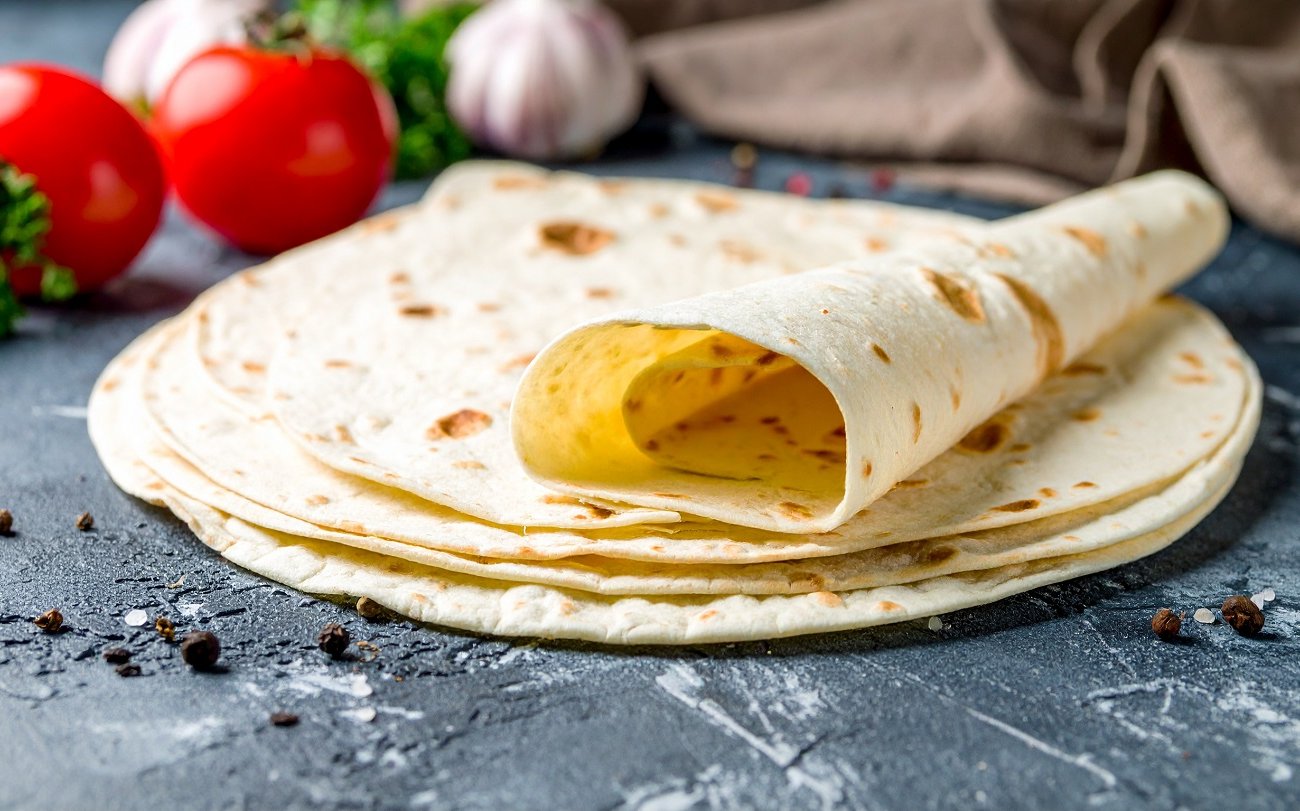 Лаваш перестанет рваться при заворачивании: на заметку всем любителям домашней шаурмы