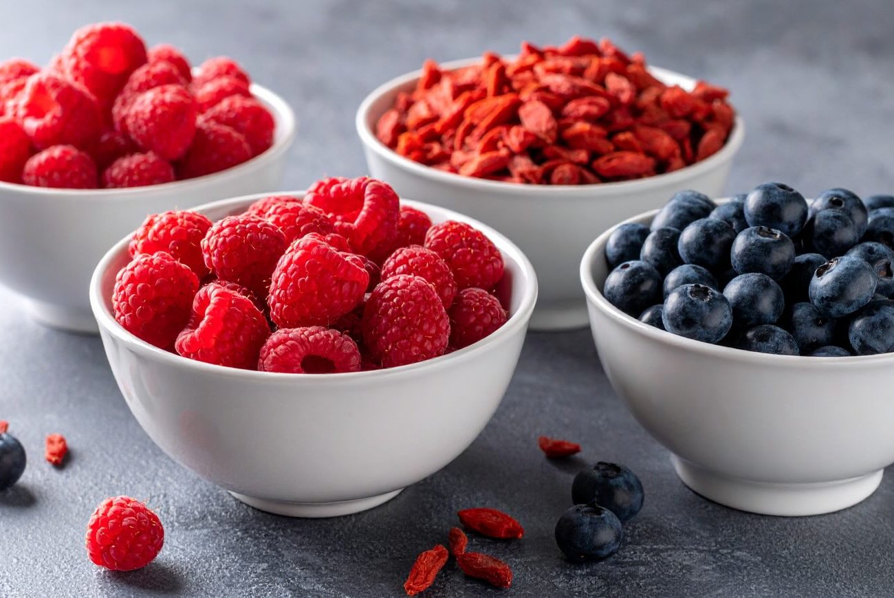 Ем эти ягоды каждый день и вес уходит сам собой: диетологи назвали неожиданный список