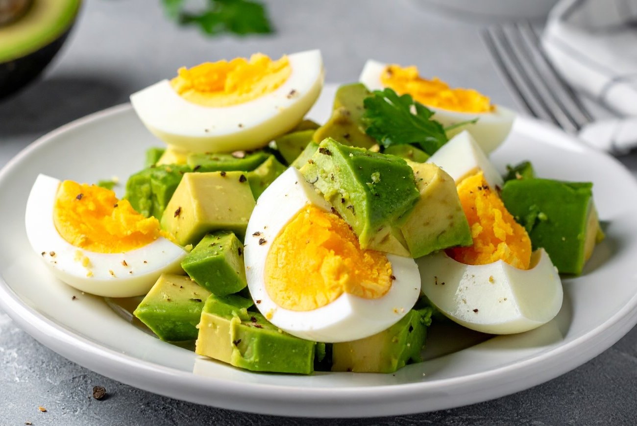 Авокадо с яйцом ускоряют метаболизм в 3 раза: запомните эту мощную комбинацию