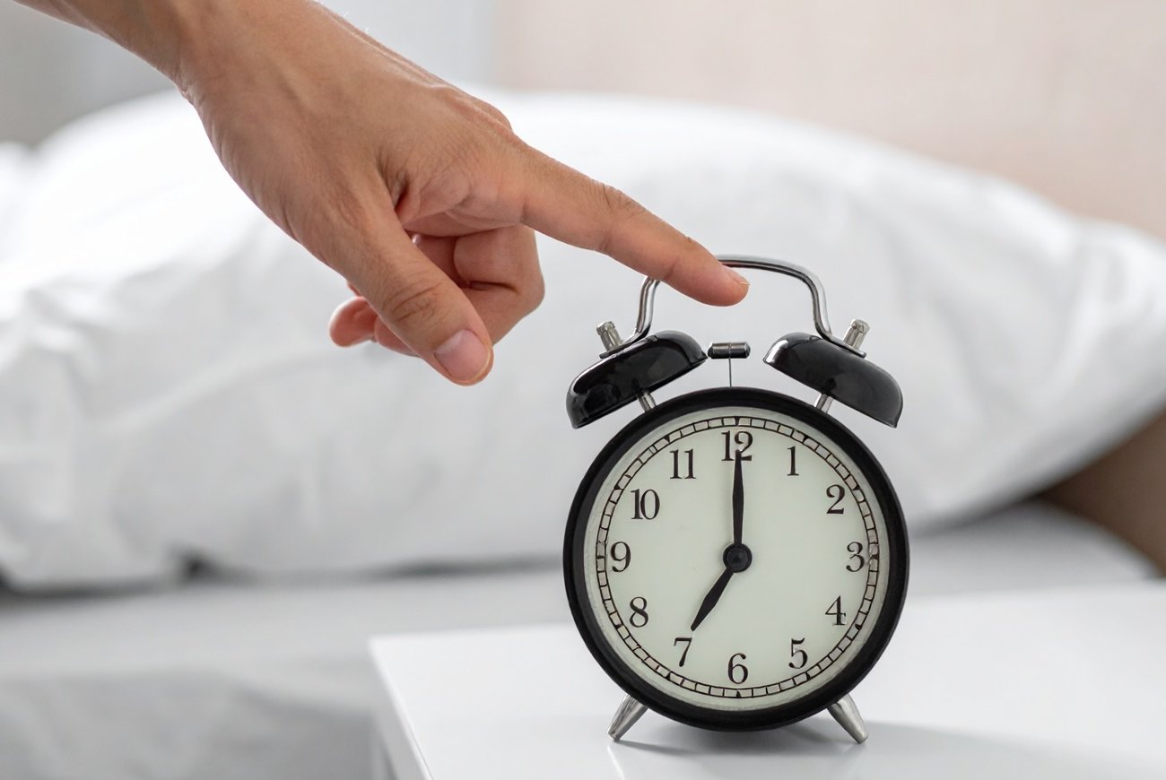 Утро станет бодрым и энергичным: 8 работающих лайфхаков для легкого пробуждения