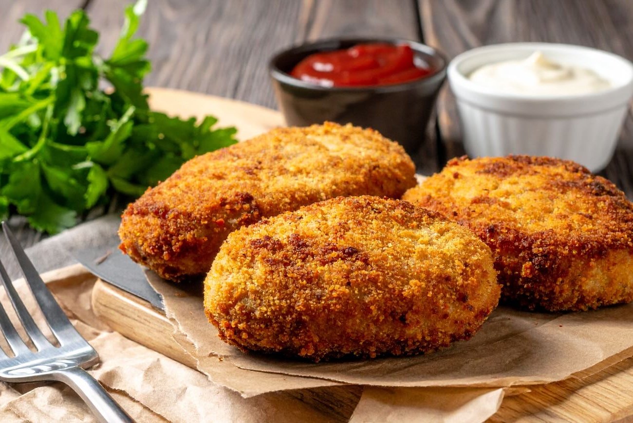 Котлеты будут хрустящими без панировочных сухарей: 3 необычные альтернативы