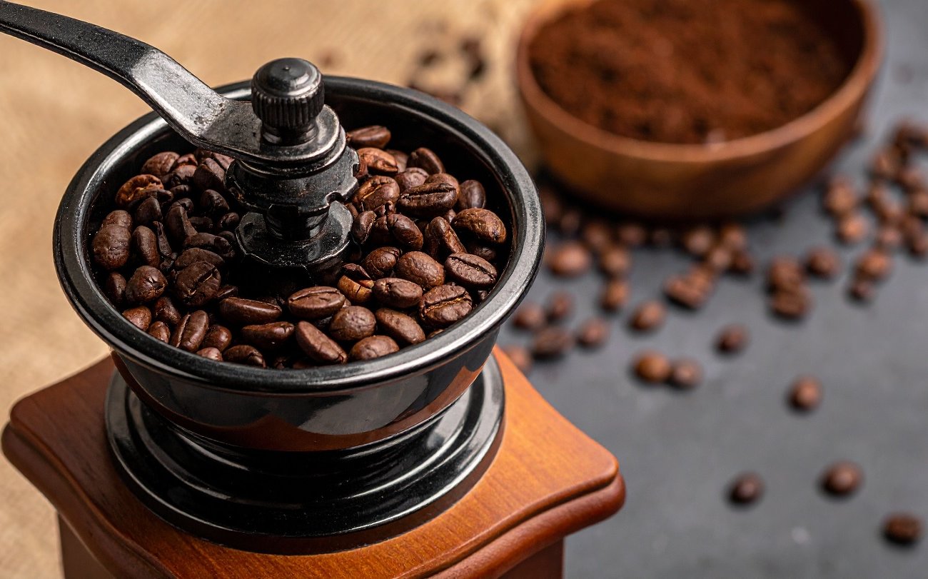 Ножи в кофемолке снова острые как бритва: хитрый способ заточки скорлупой от яиц