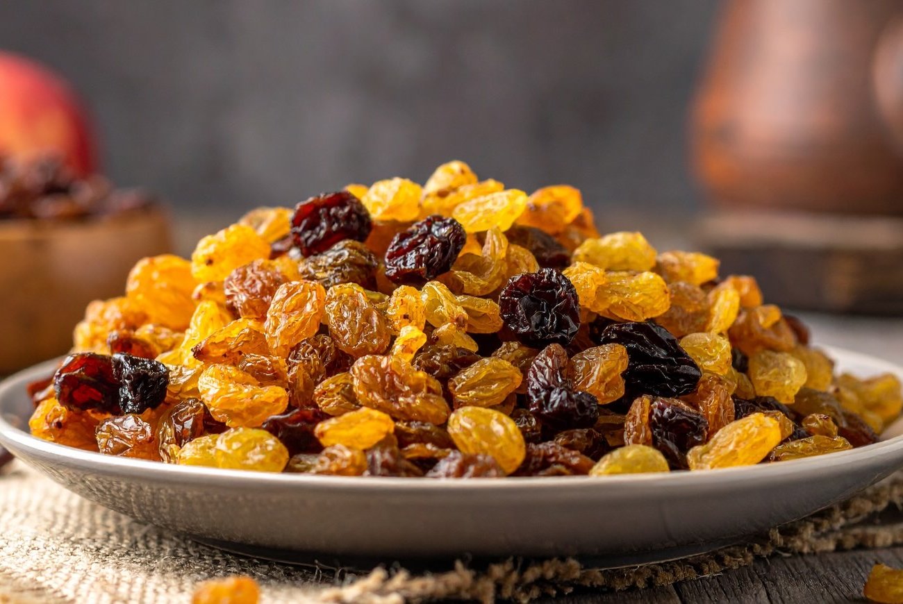 Как правильно мыть изюм, чтобы убрать всю грязь: многие совершают ошибку